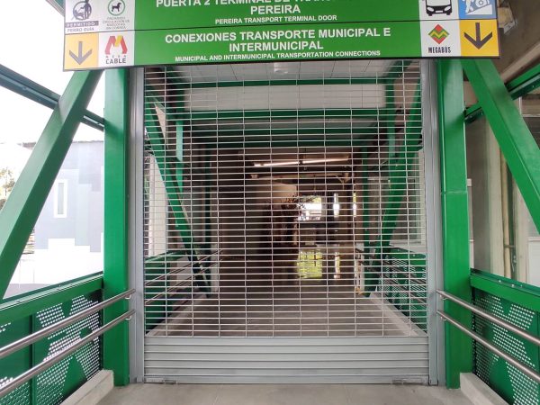 PUERTA ENROLLABLE MALLA GRILL - Image 10