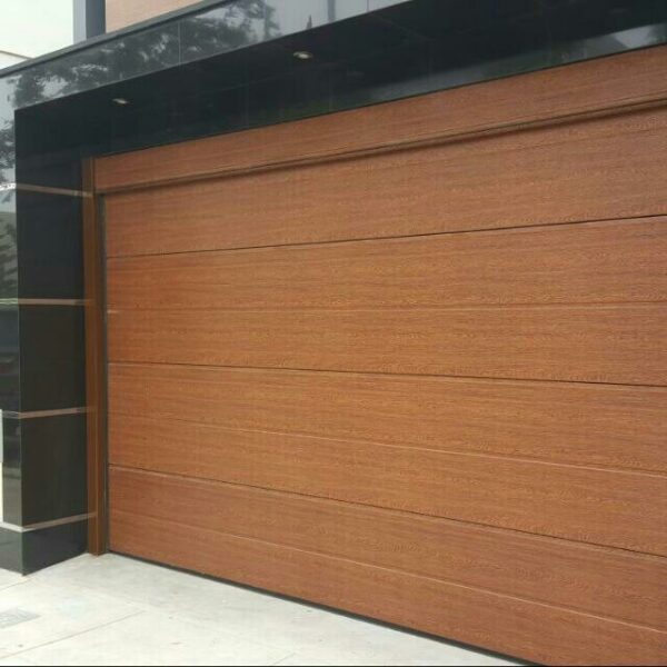 PUERTA DE GARAJE TIPO MADERA
